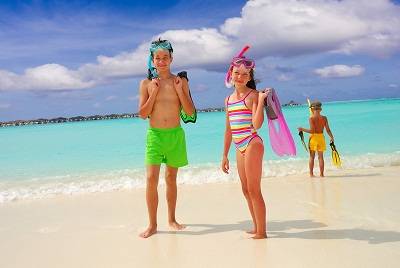 kids on a beach in Fiji