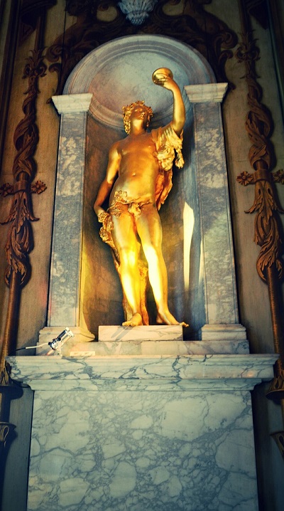 statue in kensington palace