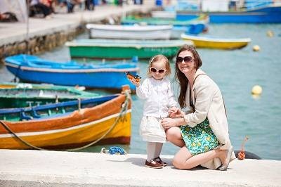 mother and daughter at the Malta harbor