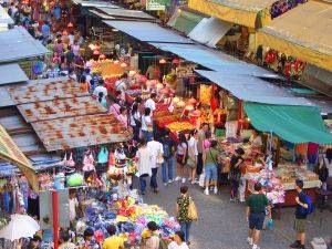 market in Mong Kong