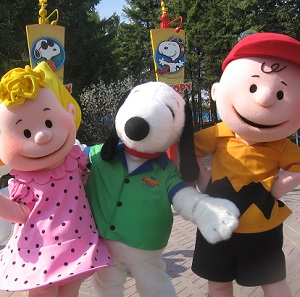 snoopy characters at canadas wonderland