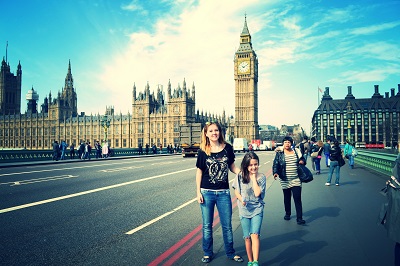 kids in front of big ben